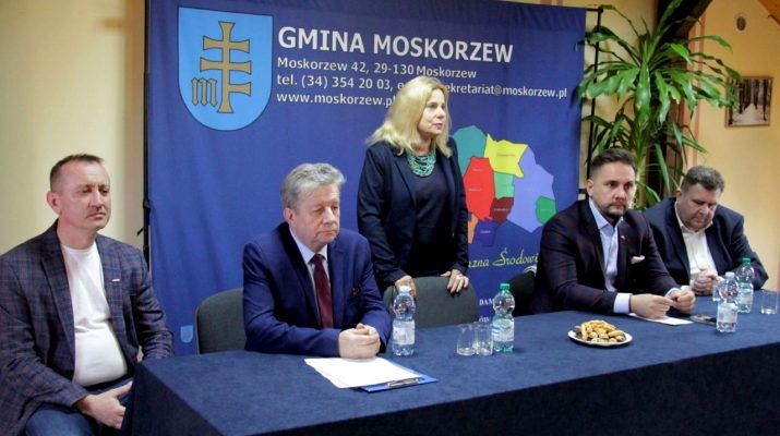 Podczas spotkania w Moskorzewie: (od lewej) Robert Jurek, Zbigniew Krzysiek, Katarzyna Kretkowska, Paweł Krutul i Robert Obaz (fot. WCK-T Moskorzew).