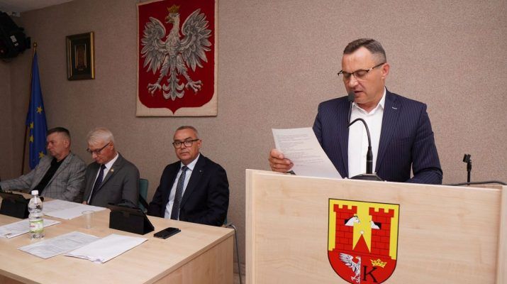 Burmistrz Włoszczowy Grzegorz Dziubek przedstawił radnym miejskim ogólny raport o stanie gminy za 2022 rok.