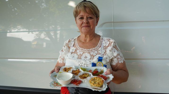 Pani Katarzyna prezentowała swoje pyszne muffinki z kurczakiem na dożynkach powiatowych w Kluczewsku.
