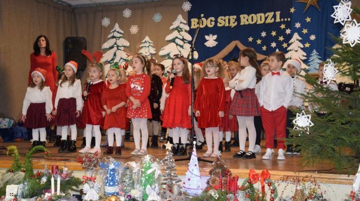 Występ bożonarodzeniowy przedszkolaków z Chlewic (fot. UG Moskorzew).