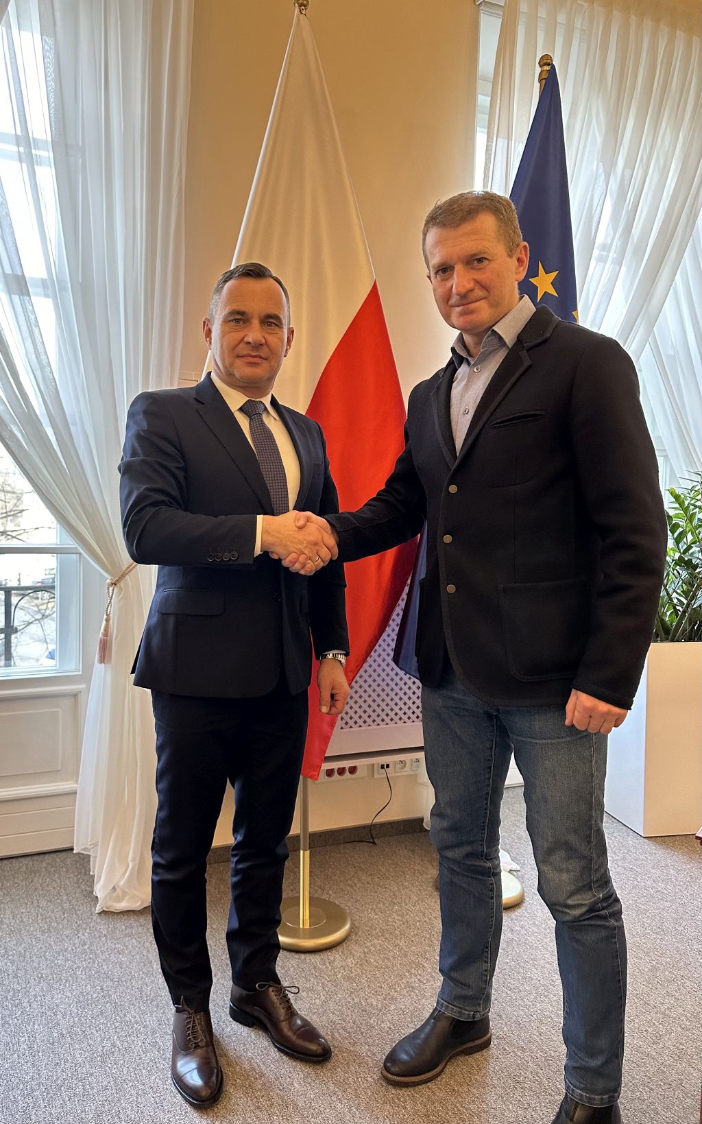 Na początku lutego burmistrz Włoszczowy Grzegorz Dziubek spotkał się z wiceministrem sportu i turystyki Ireneuszem Rasiem (fot. Grzegorz Dziubek).