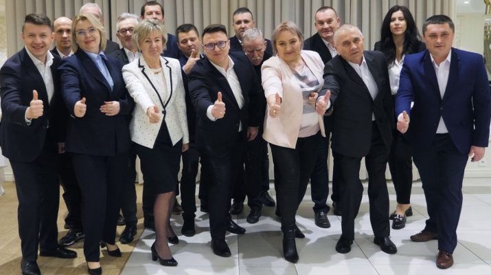 Kandydaci Prawa i Sprawiedliwości do Rady Miejskiej mają poparcie posła Bartłomieja Dorywalskiego (pierwszy od lewej)/Fot. Paweł Kwietniewski.